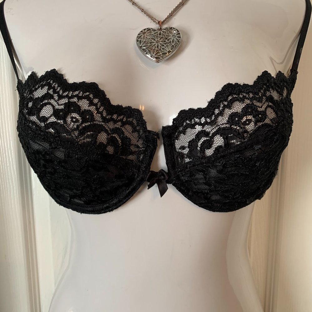 Vintage 90's Victoria's Secret Lacy Demi Bra